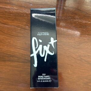 MAC Fix + finishing mist